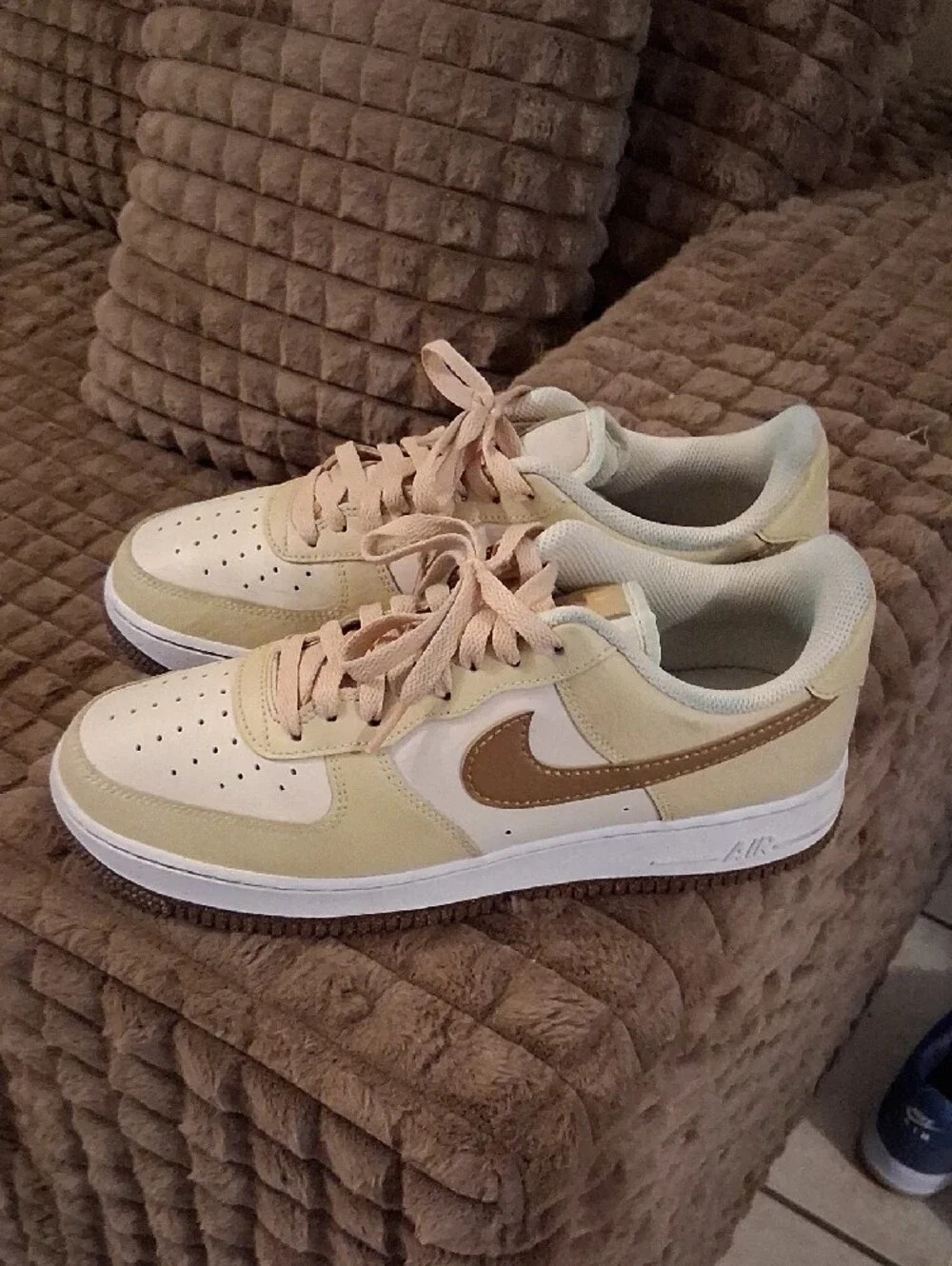 Nike Low-Top Sneakers in Cream, Tan & Brown